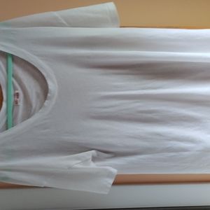 John Patrick Organic white cotton Tshirt. Size small. Excellent condition